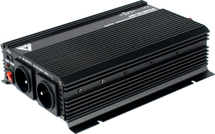 Автомобильный инвертор AZO Digital IPS-3200 12V/230V
