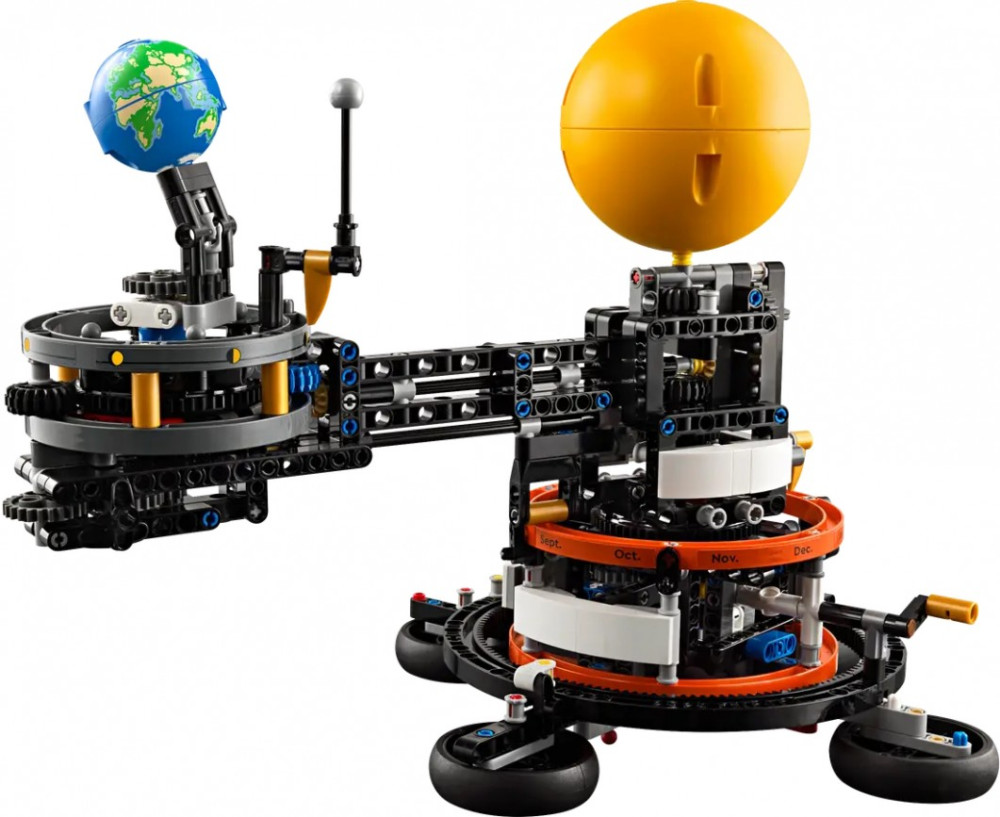Конструктор Lego Planet Earth and Moon in Orbit 42179