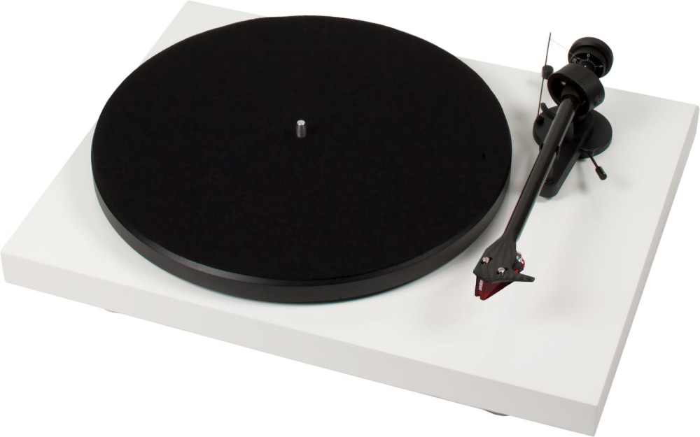 Проигрыватель винила Pro-Ject DEBUT CARBON DC