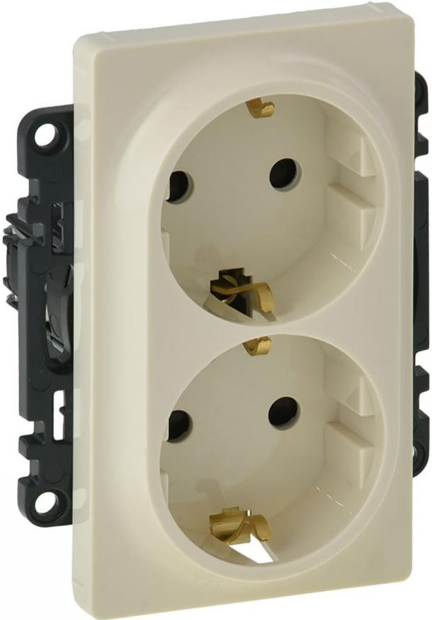 Розетка Legrand Valena Life 753526