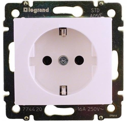 Розетка Legrand Valena Classic 774420
