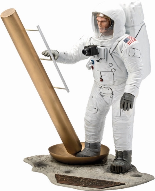 Сборная модель Revell Apollo 11 Astronaut on the Moon (18) (03702)
