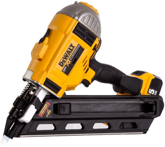 Нейлер DeWALT DCN692P2